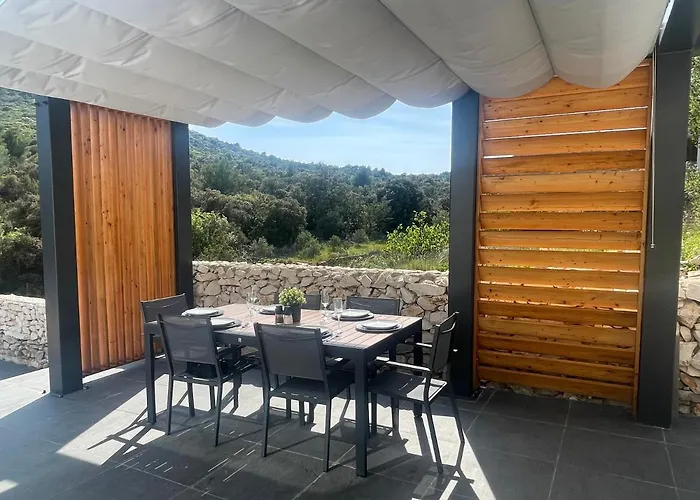 Golden With Heated Pool فيلة Vinišće
