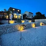 Golden With Heated Pool * Vinišće