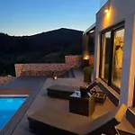 Golden With Heated Pool Βίλα Vinišće
