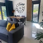 Golden With Heated Pool Βίλα