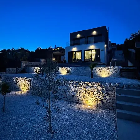 Golden With Heated Pool Villa
